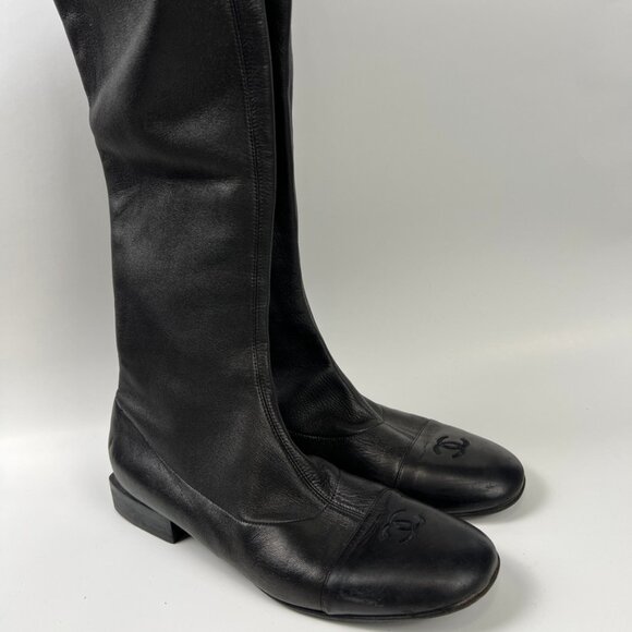 Chanel Riding Knee High Lambskin Stretch Leather Boots CC Toe Logo Size 38 8 US - Picture 1 of 12